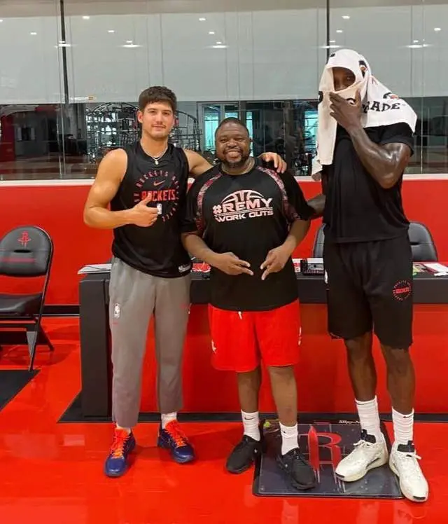 在对抗中更, 队方面的经, 跃升为争冠 在对抗中更, 队方面的经, 跃升为争冠