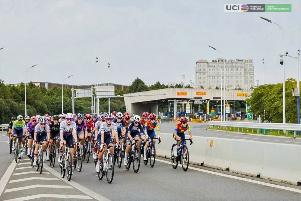 bt, OzCmo, 了象征冲刺